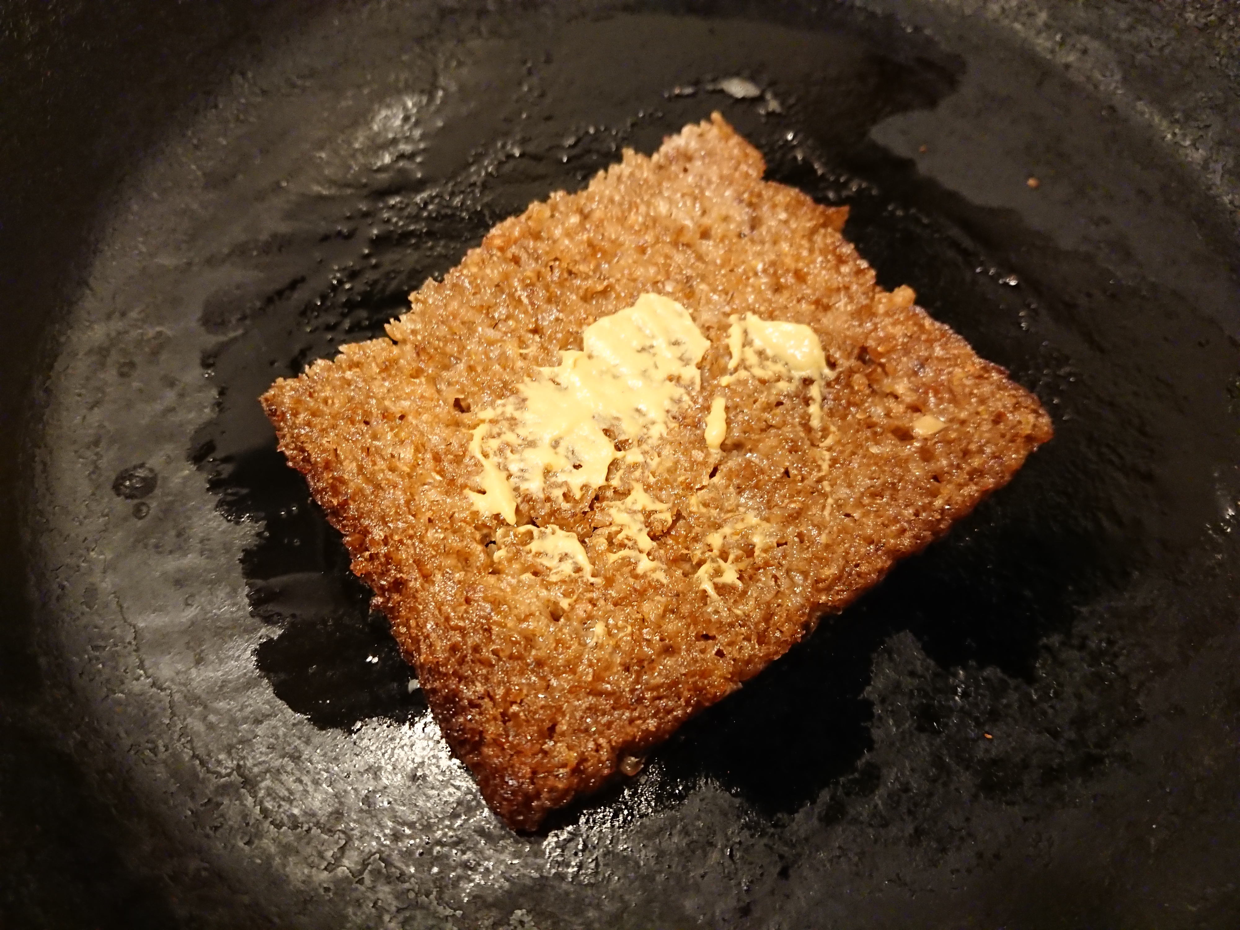 炭水化物の分け方は指でコネコネしてどれくらいこびりつくか
