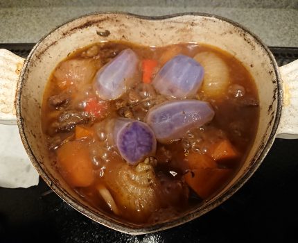 牛筋赤ワイン煮込み