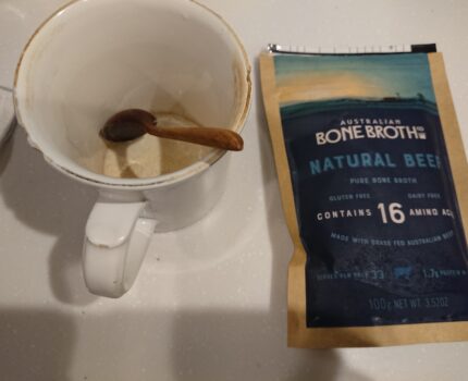 粉末ボーンブロスをお湯で溶いて飲んだ